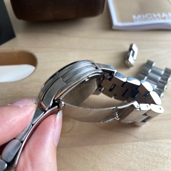 Michael Kors silver watch - Picture 5 of 7